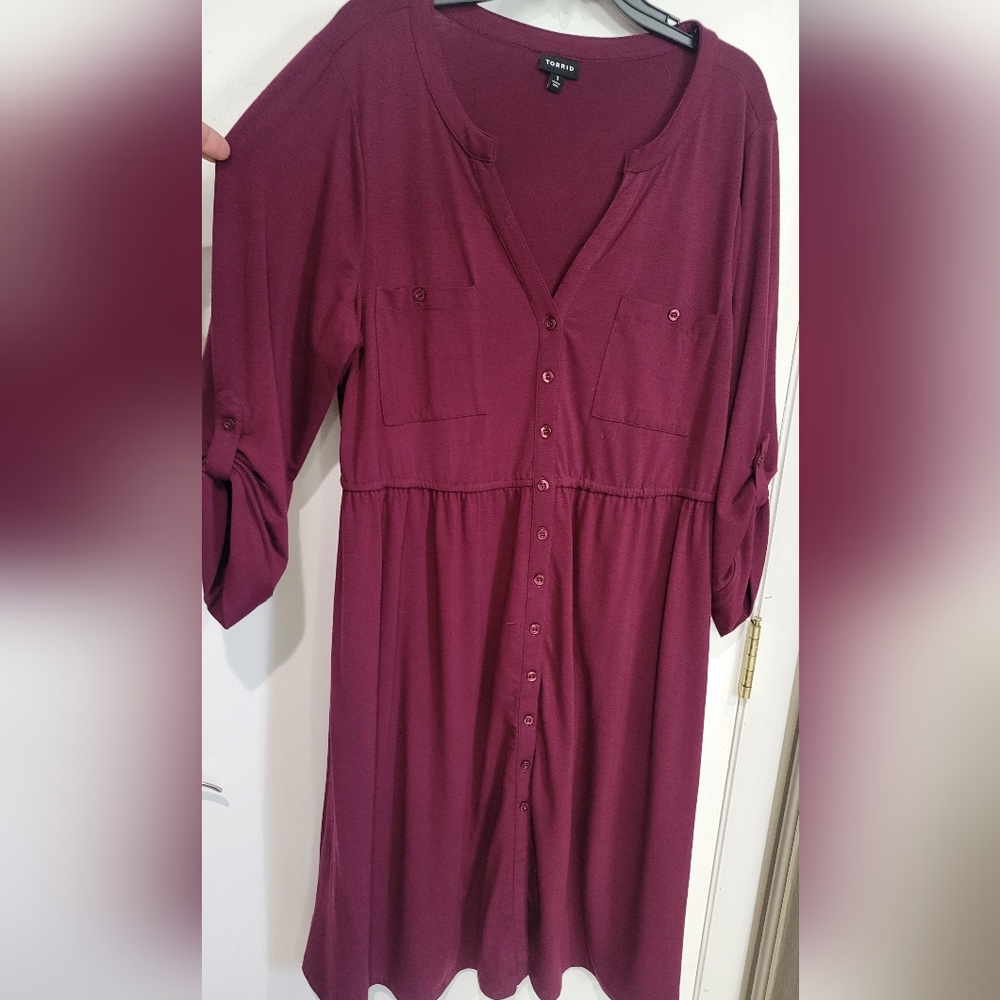 Torrid 1X Red wine colored, roll tab sleeves, elastic waisted dress.